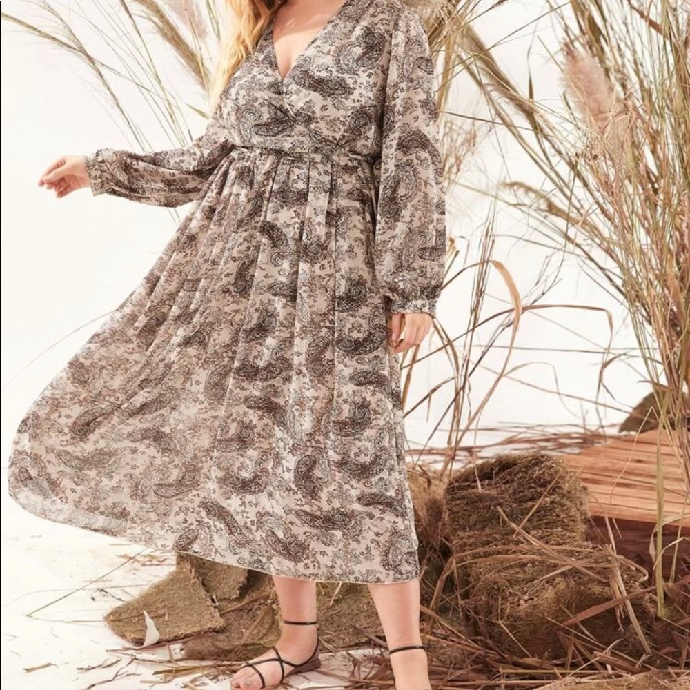 🛑S O L D🛑 Shein surplice necklantern sleeve paisley dress 14
